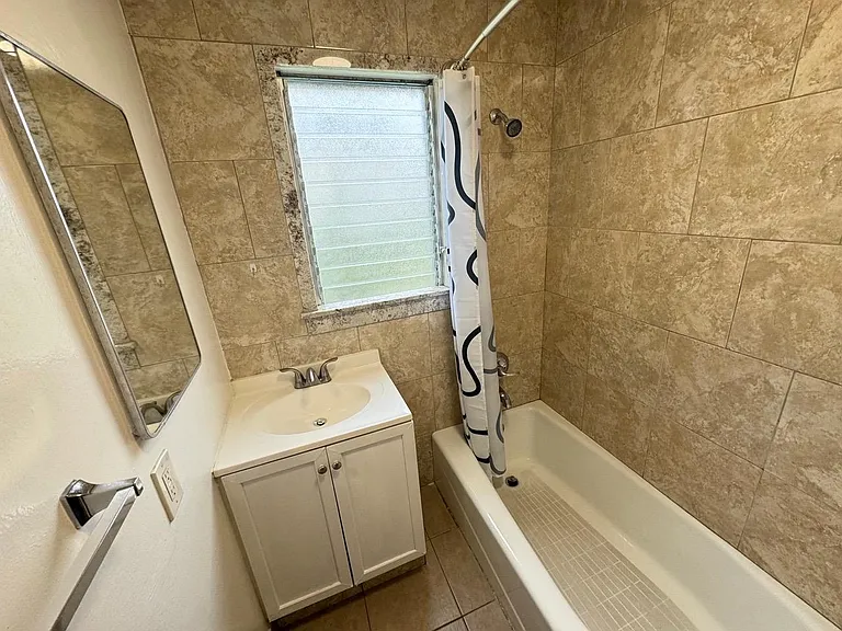 835 Bay St #1 — Photo 36