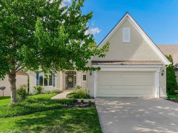 10933 Cottage Ln, Olathe, KS 66061