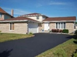 16431 Mayors Row, Orland Hills, IL 60487