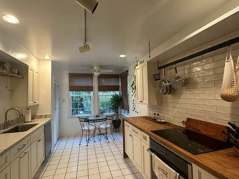 107 W Hill St — Photo 3