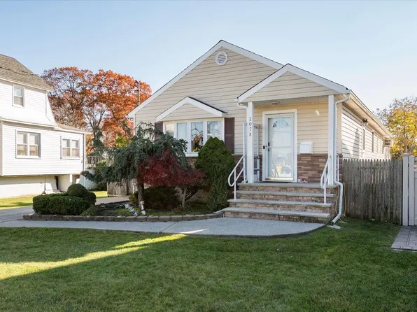 2078 Waltoffer Avenue, North Bellmore, NY 11710