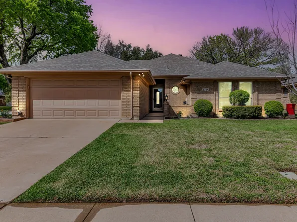 2304 Christopher Ln, Euless, TX 76040
