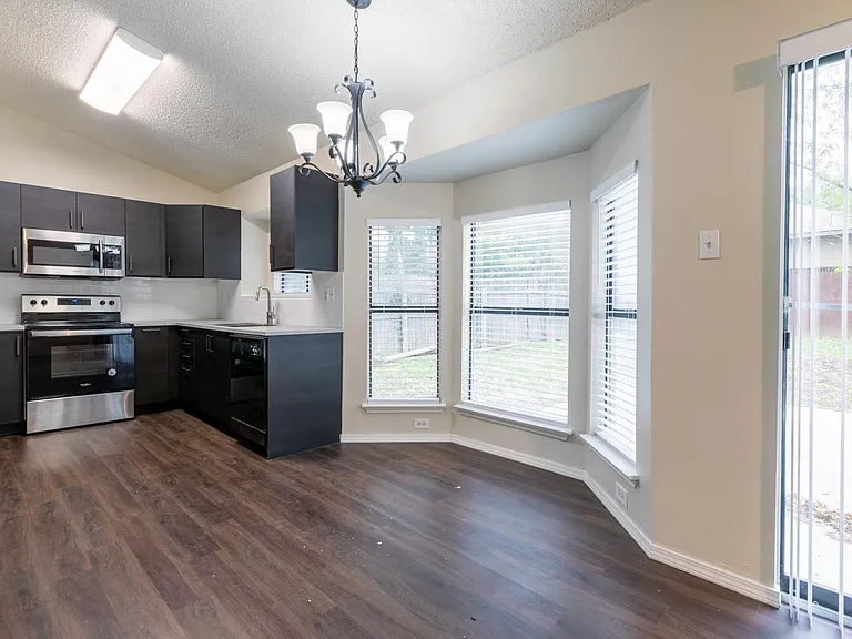 2239 Turf Club Dr — Photo 11
