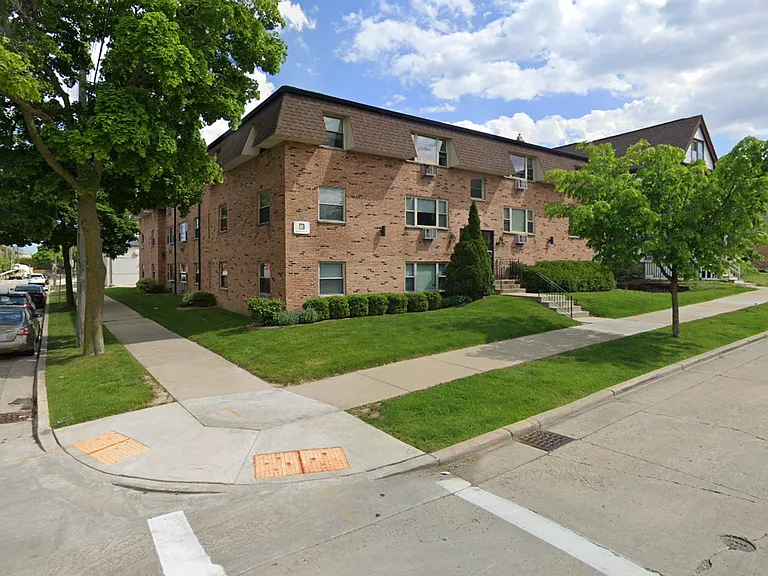 2030 N Oakland Ave — Photo 18