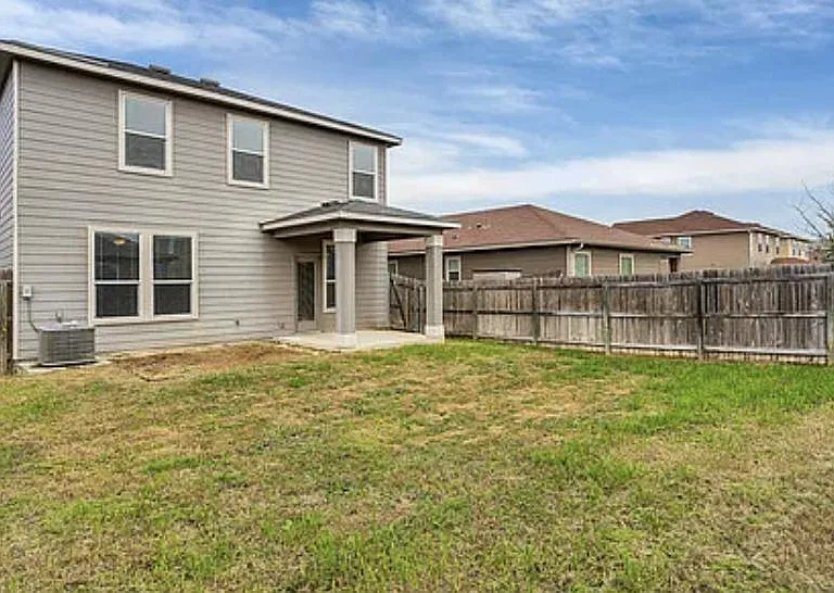 2036 Brandywine Dr — Photo 3