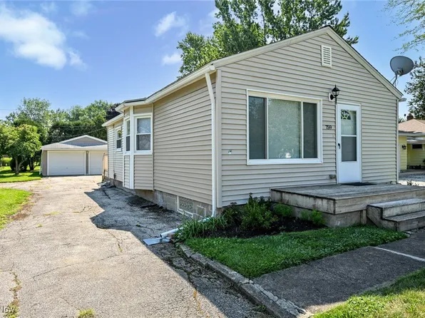 759 Oliver St, Sheffield Lake, OH 44054