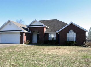 1958 S Tallgrass Dr, Fayetteville, AR 72701