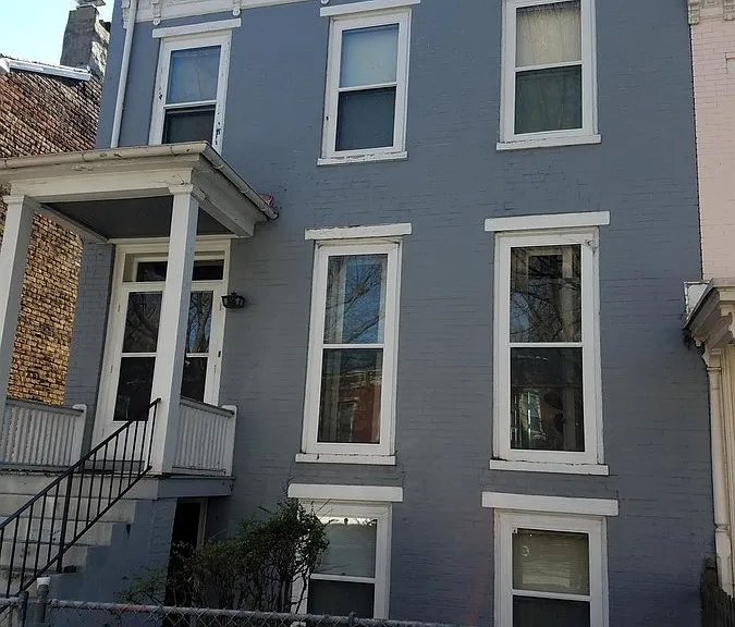 505 W Marshall St — Photo 1