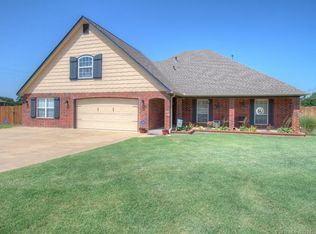 14040 S 262nd Ave E, Coweta, OK 74429