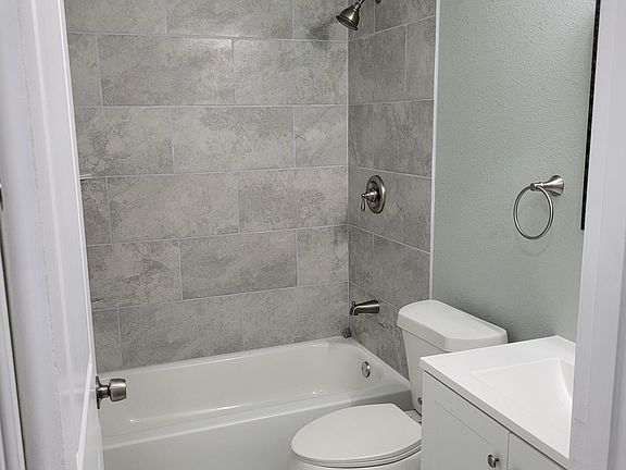 5th image of 5414 Green Grove St