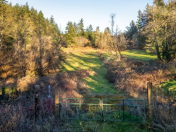 2nd image of 320 NE Sturdevant Rd