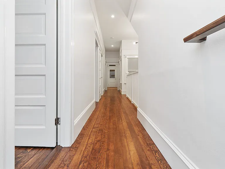 547 Union St — Photo 40