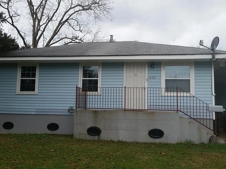 605 Herald St — Photo 1
