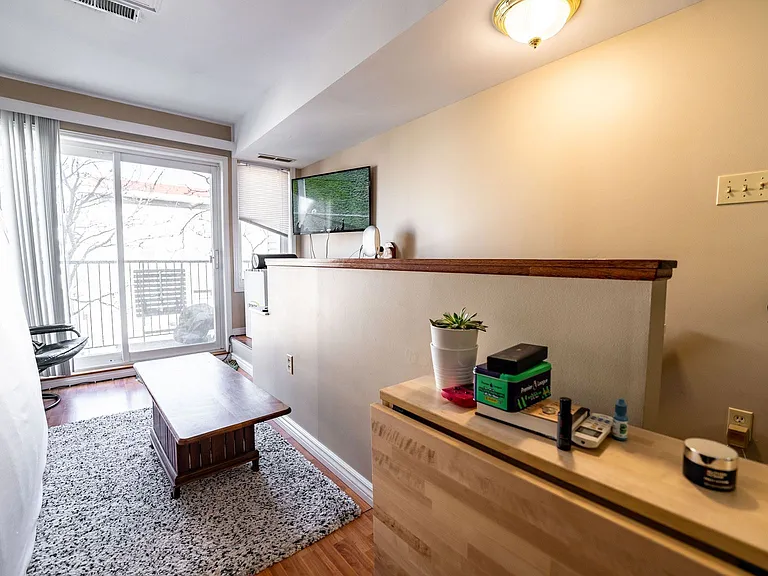 110 Stirling Ave #6 — Photo 8