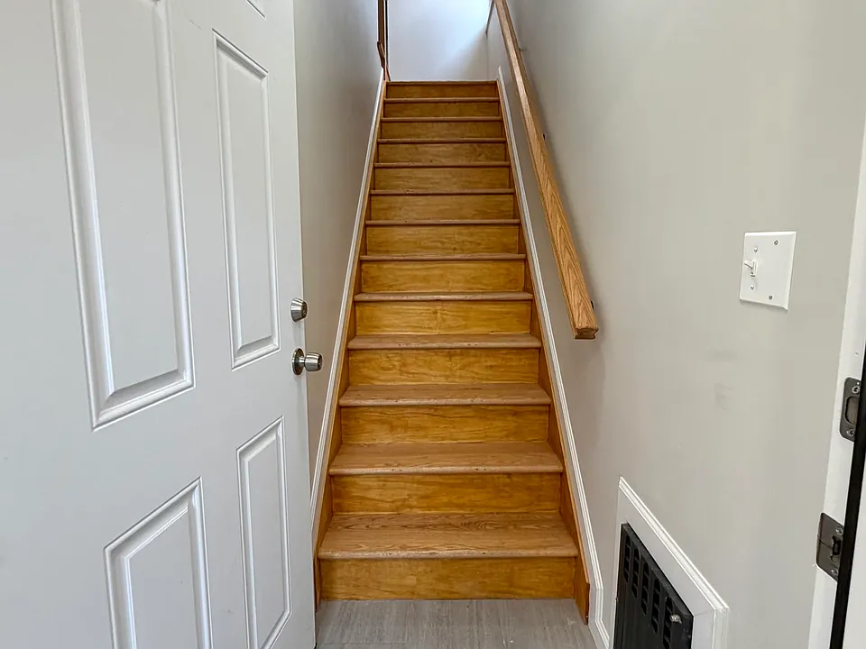 28 Bush Ave #2