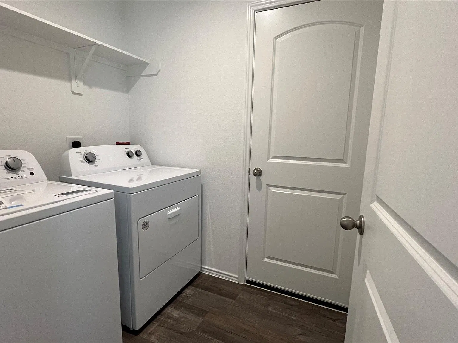 3 bed, 2.0 bath, 1396 sqft, $2,000 — Photo 3