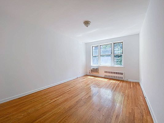 2nd image of 219 E 88th St APT 2D