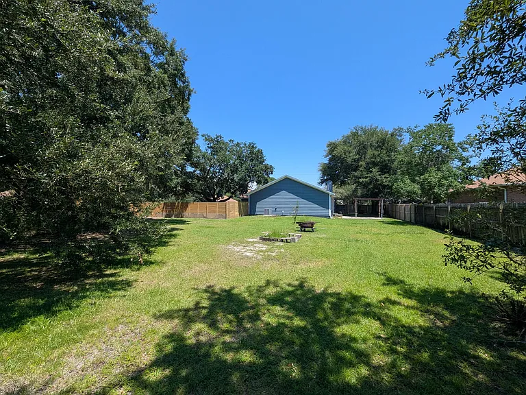 8325 Fortworth St — Photo 29