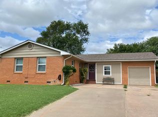 416 S 24th St, Clinton, OK 73601
