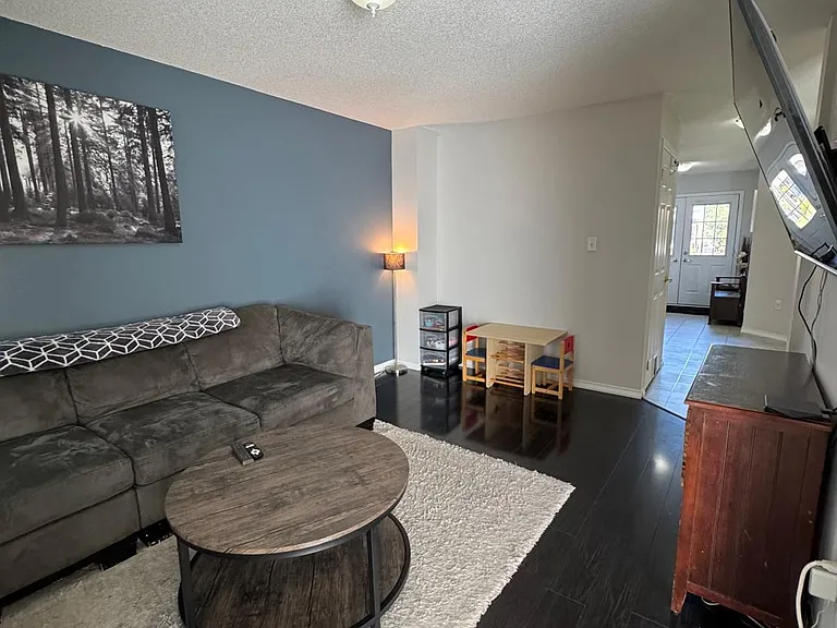 20 Courtney Cres — Photo 8