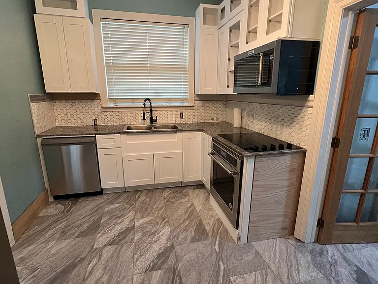 316 Bay St — Photo 24