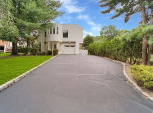 719 Meadow Rd, Smithtown, NY 11787