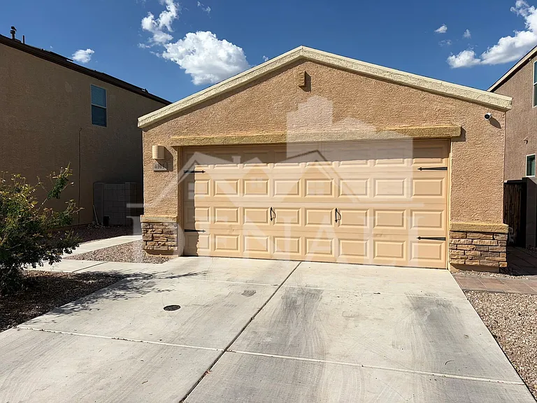 4101 E Braddock Dr — Photo 2