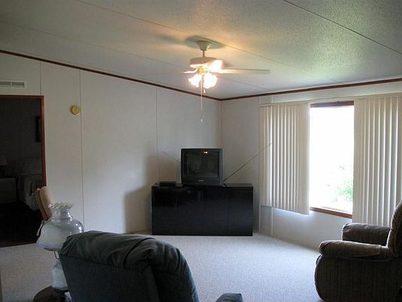 5th image of 266 Hidden Lake Dr