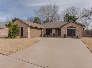 916 Black Walnut Trl, Cedar Hill, TX 75104