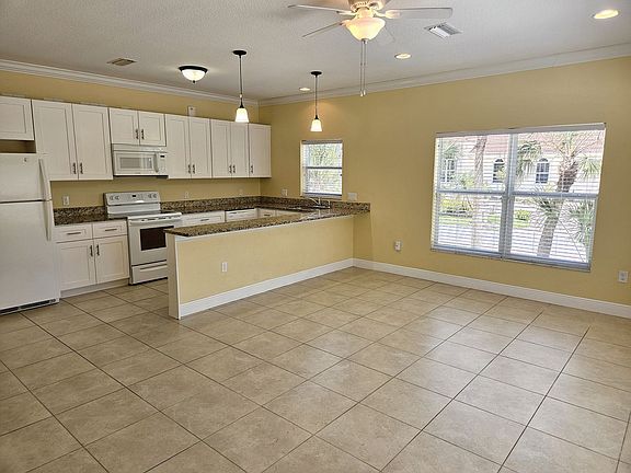 3rd image of 601 Sandy Nook St
