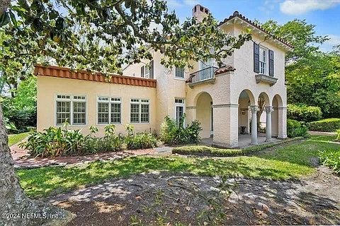3rd image of 1850 Avondale Cir