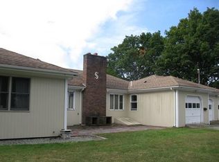 22 Meadow Ln, Swansea, MA 02777