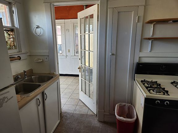 3rd image of 222 Vassar Dr SE