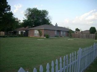 826 S Peachtree Rd, Mesquite, TX 75149