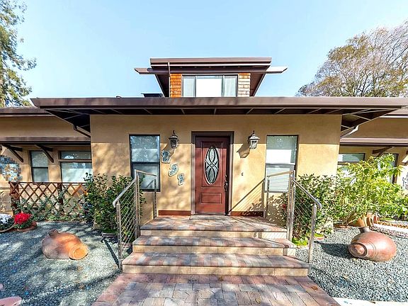 3rd image of 251 Middlefield Rd