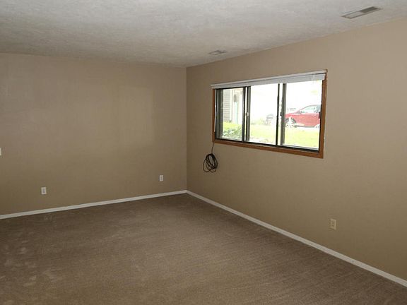 2nd image of 8 25th St