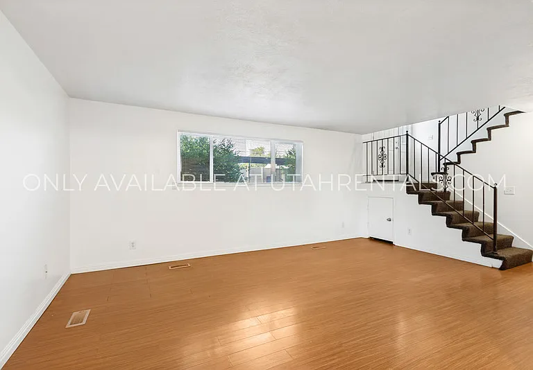 234 W Foxbridge Dr — Photo 1