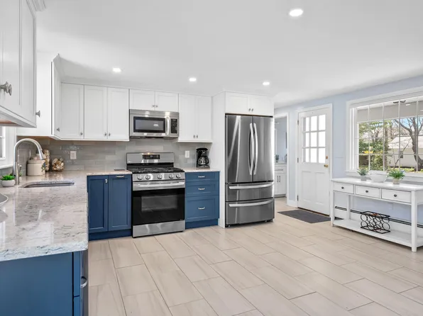 10 Sullivan Road, West Yarmouth, MA 02673