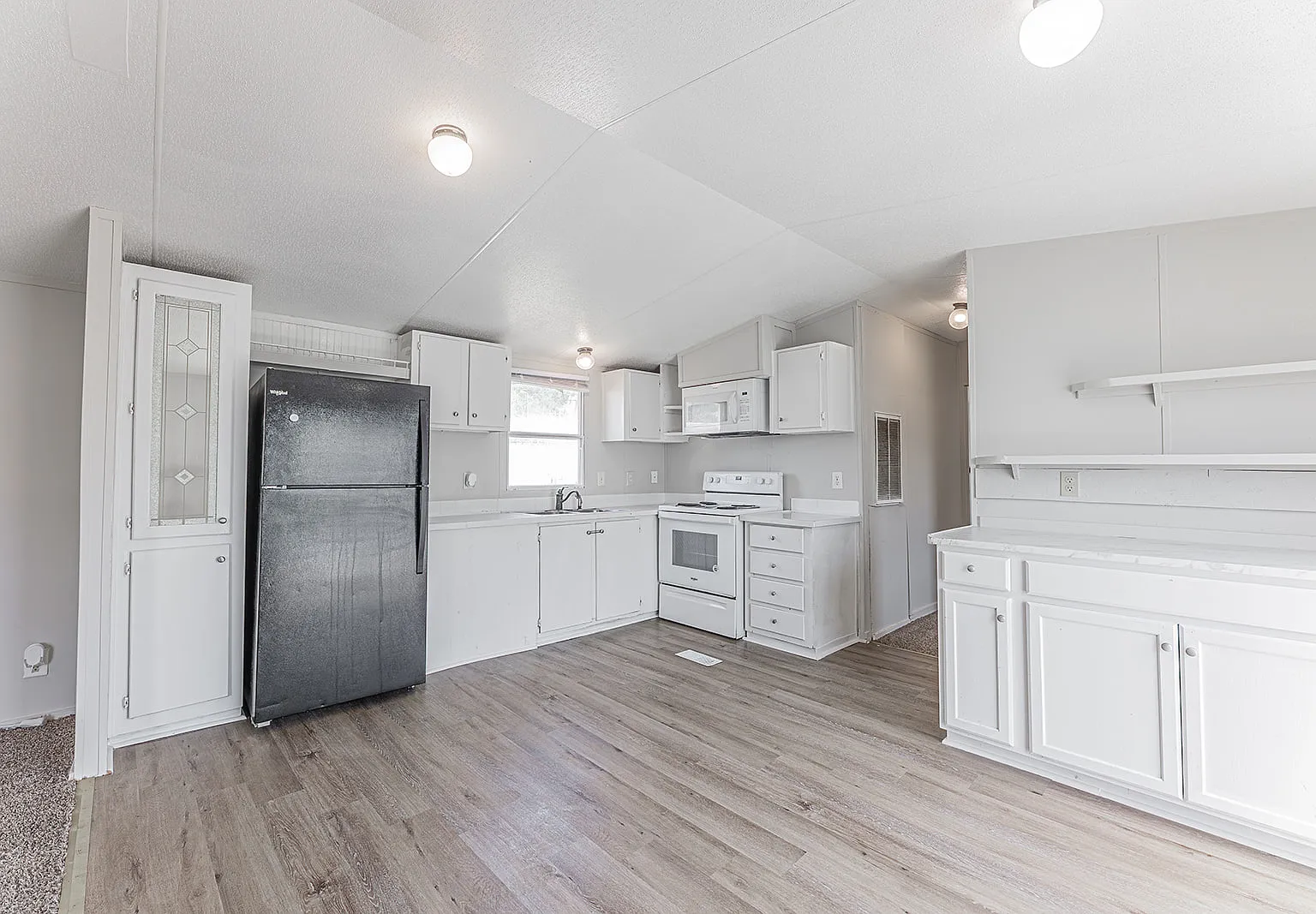 3 bed, 1216 sqft, $995 — Photo 2