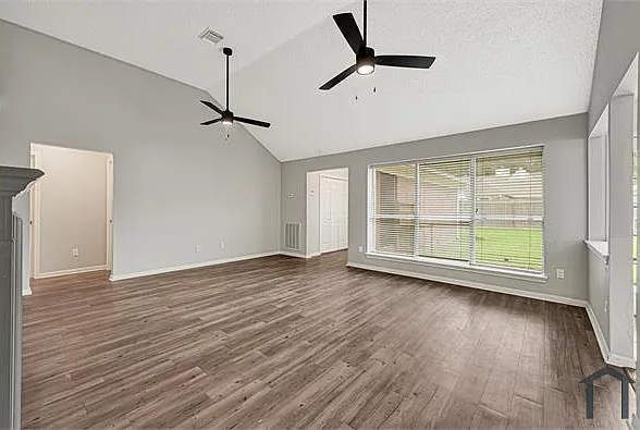3906 Greenwood Dr — Photo 10