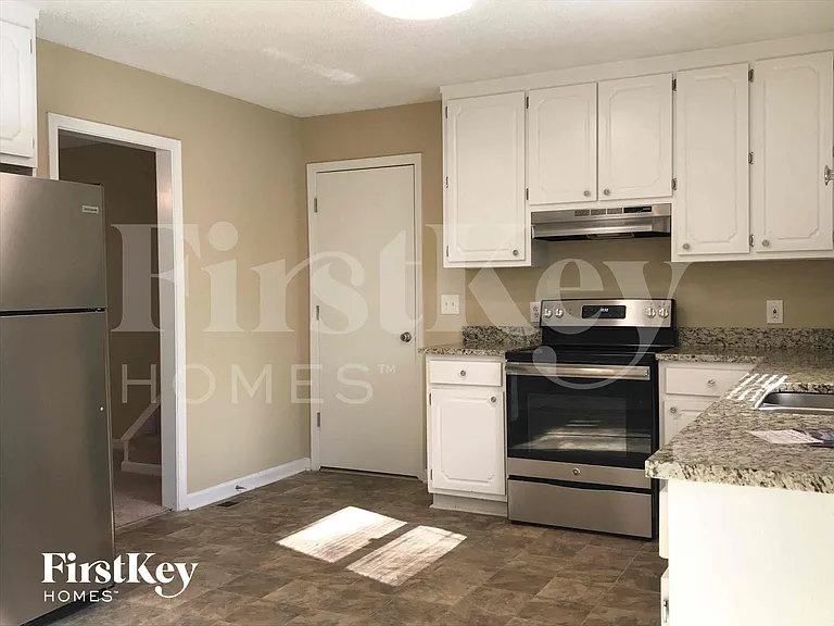 3675 Sharon Dr — Photo 5