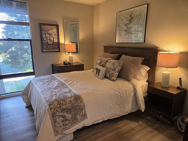 2755 N Lake Blvd #9 — Photo 12