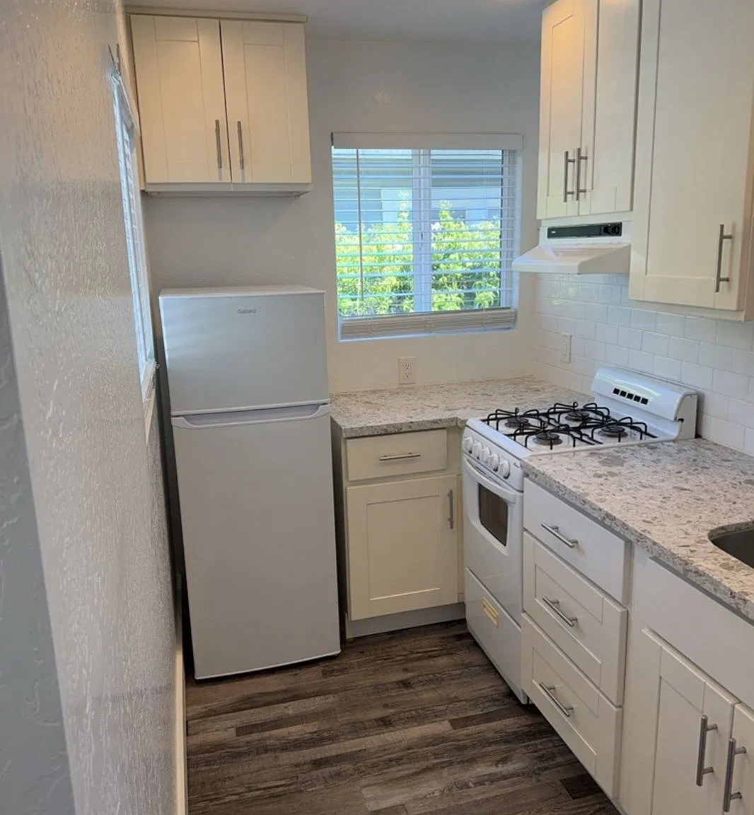 Studio, 1.0 bath, 340 sqft, $2,100 — Photo 2