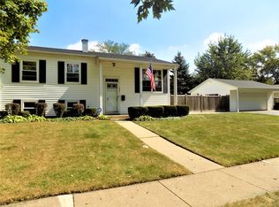 151 Cherrywood Rd, Buffalo Grove, IL 60089