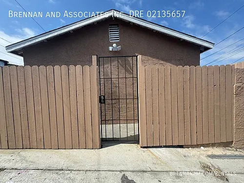 3011 Franklin Ave Photo 1