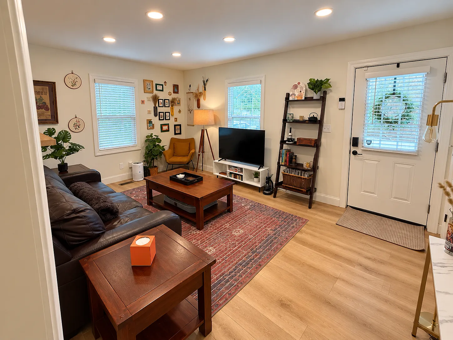 2 bed, 768 sqft, $3,200 — Photo 3
