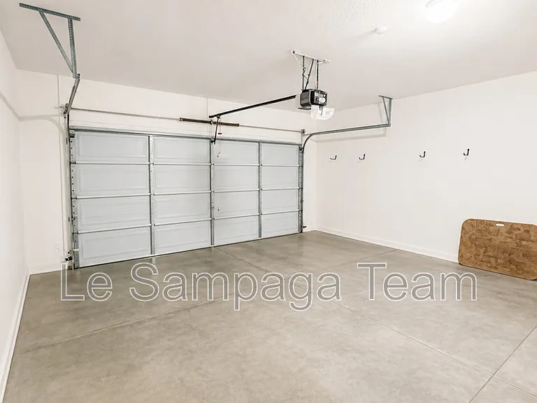 17636 W Maui Ln — Photo 31