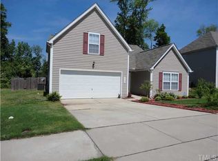 732 Red Oak Tree Dr, Fuquay Varina, NC 27526