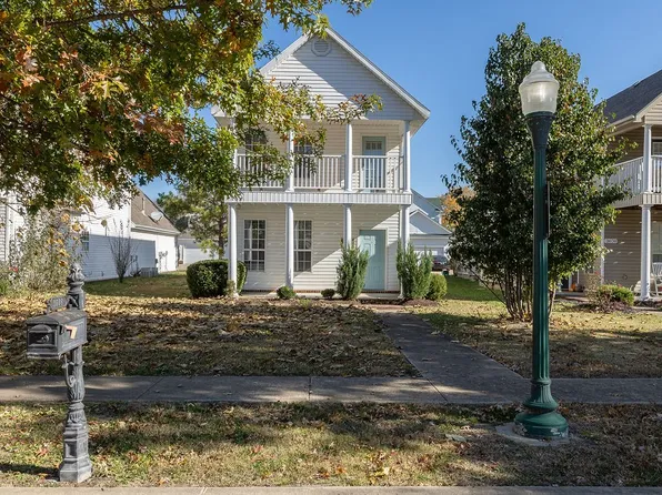 3608 S Tower Cir, Fayetteville, AR 72704
