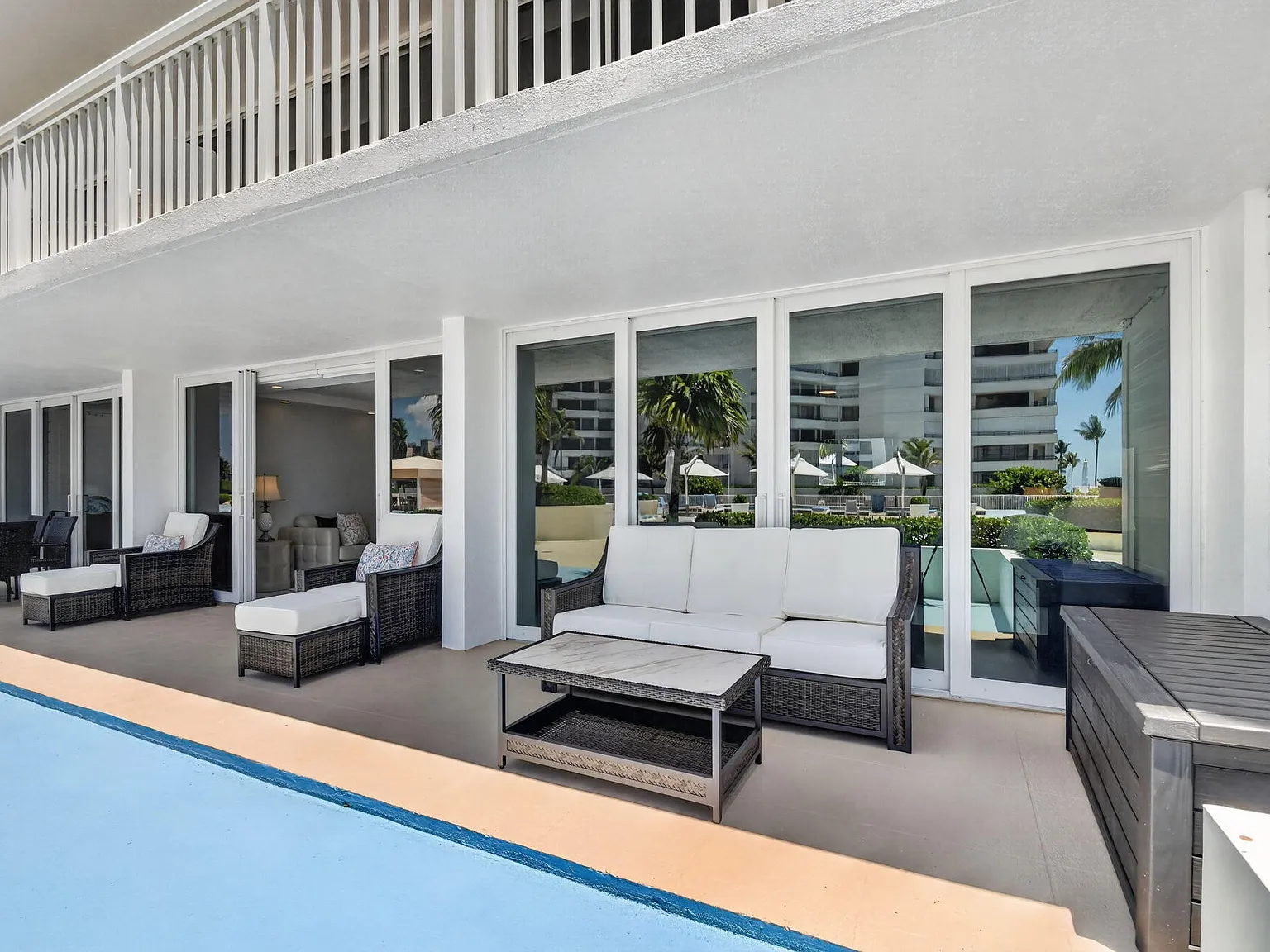 Barclay Condo — Photo 4